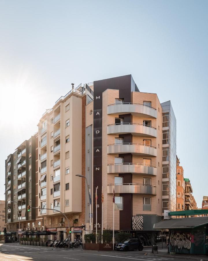 Hotel Madanis L'Hospitalet de Llobregat Esterno foto