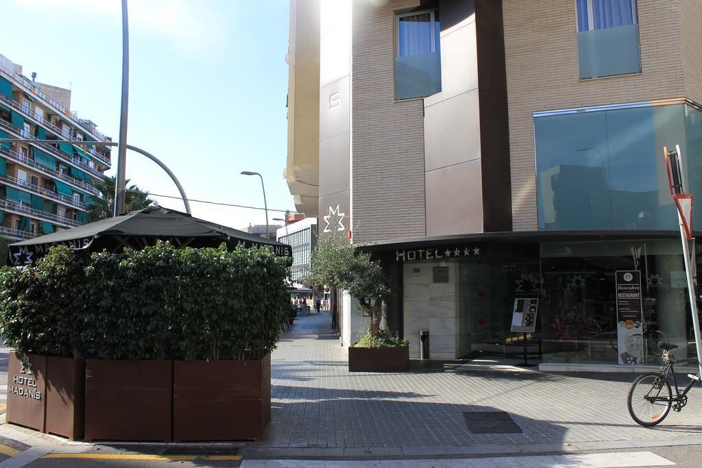 Hotel Madanis L'Hospitalet de Llobregat Esterno foto