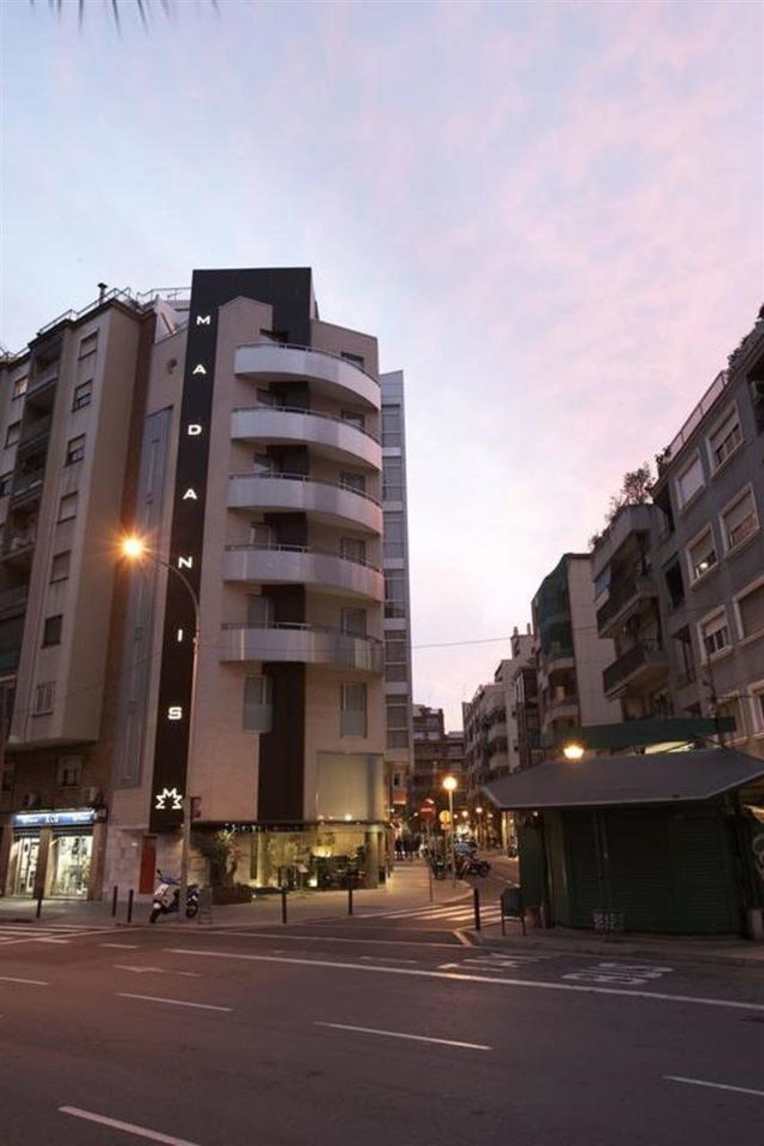 Hotel Madanis L'Hospitalet de Llobregat Esterno foto